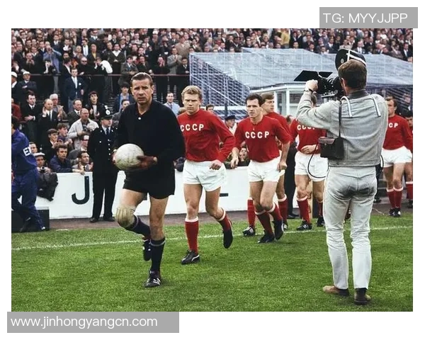 德国足球明星的辉煌历程与对世界足球的影响分析